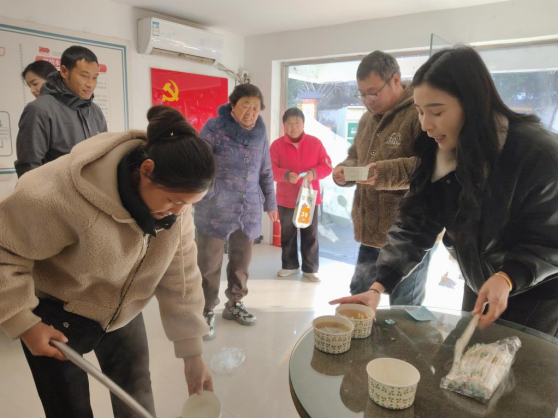 “矿山暖心汤・邻里情更浓”便民活动